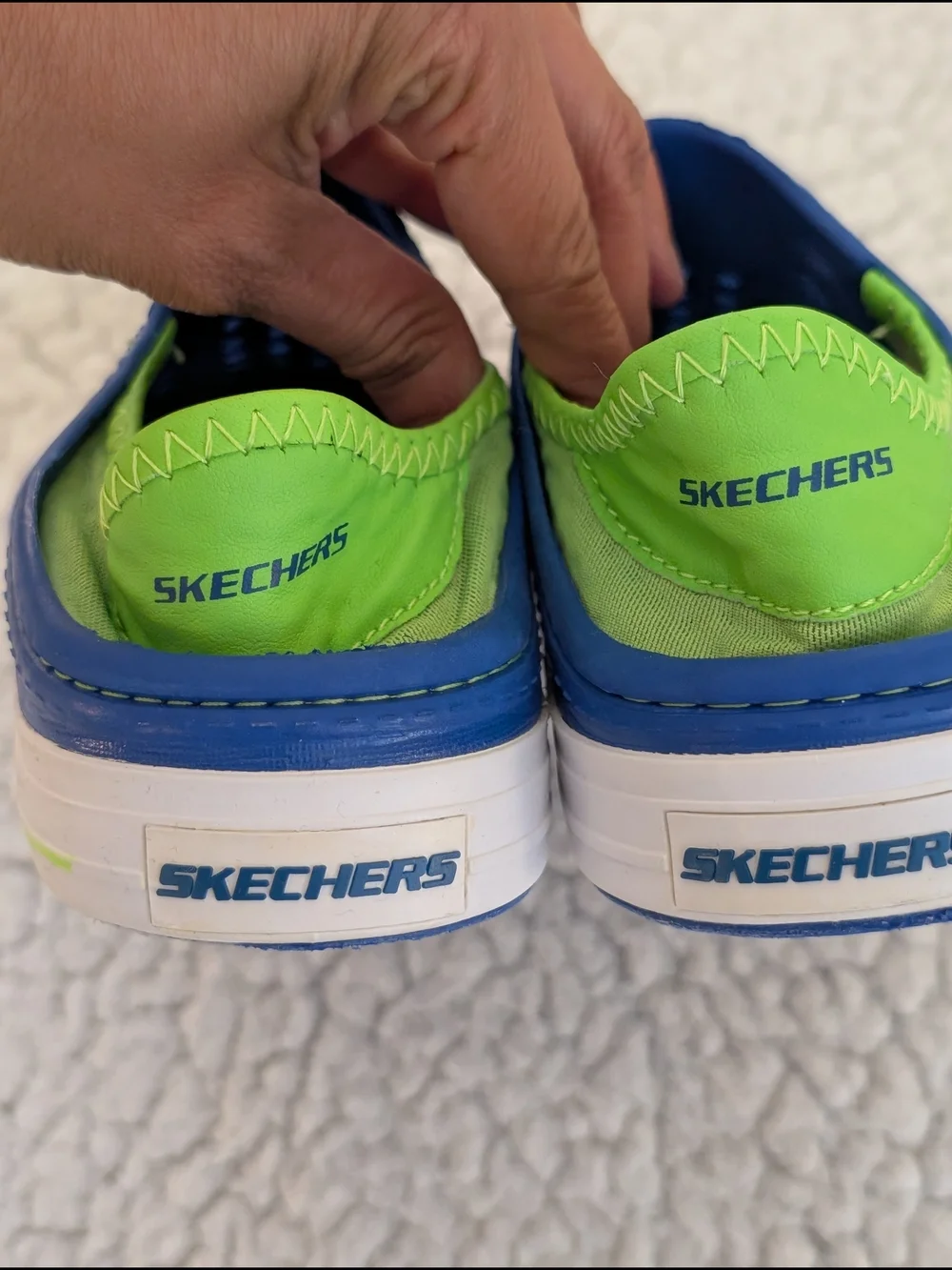 Great Condition: Skechers Foamies Guzman Steps Kids 3